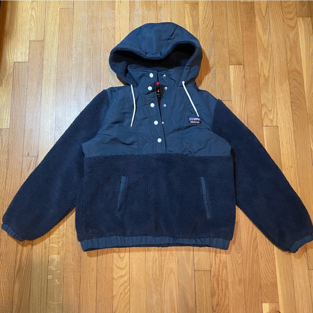 Woman’s (L) Hooded Parka Jacket